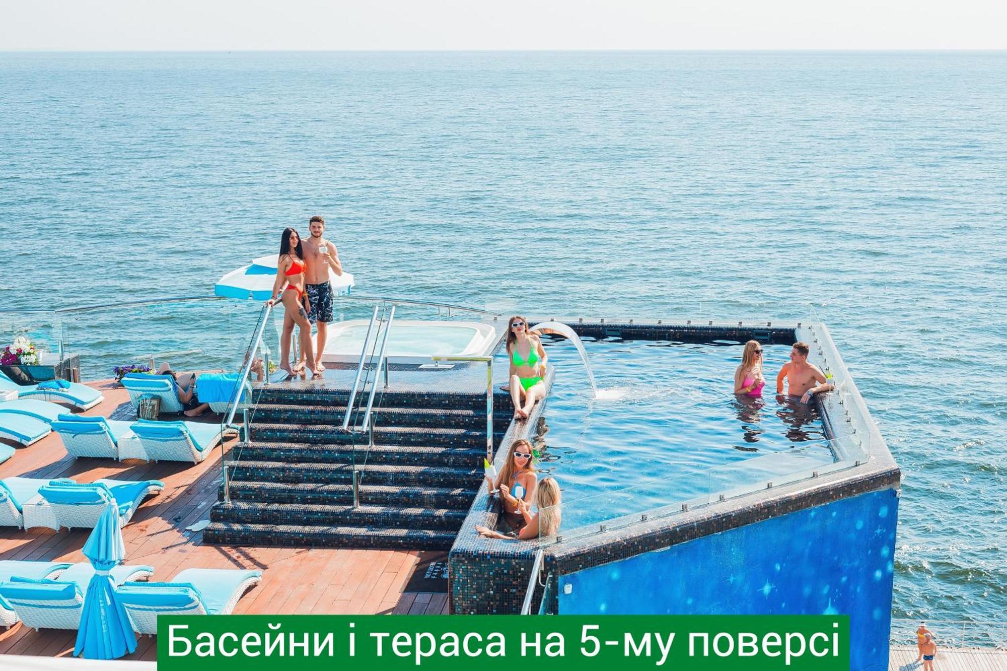 네모 호텔 리조트 앤 스파 오데사 외부 사진 Bathing and sunbathing on the 5-meter pier