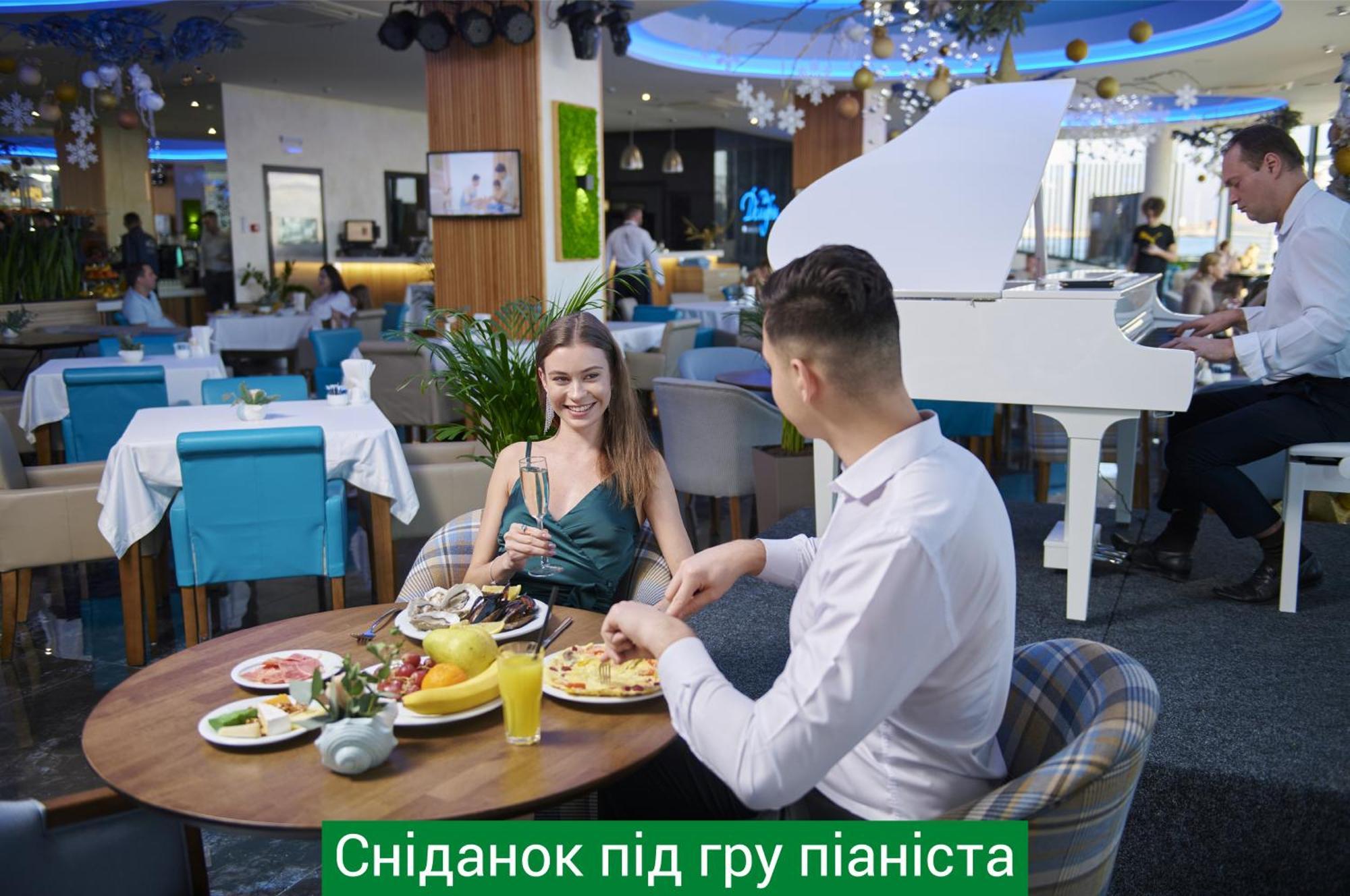네모 호텔 리조트 앤 스파 오데사 외부 사진 Restaurant in the airport